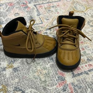 Nike Kids Brown High-Top Shoes